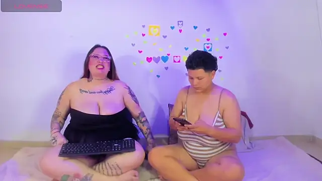 Онлайн чат XXX MiaYMolly