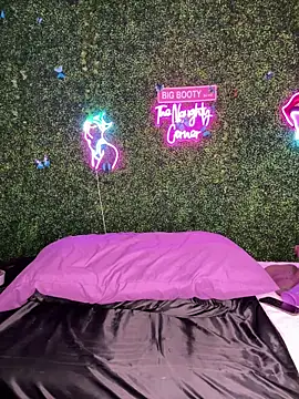 Chat +18 de RenaThickAss ao vivo