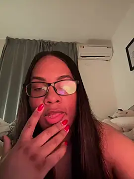 Chaniita: διαδικτυακό σόου στην κάμερα