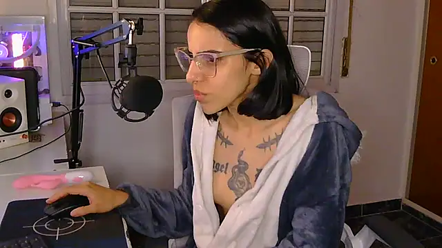 Poison_Ivy_29 – Live XXX-chat