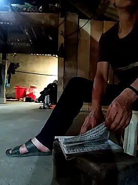 NIANIAKUTE webcam show