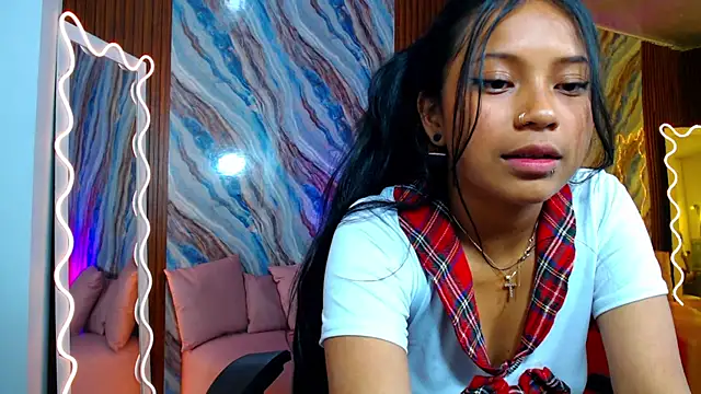 Maile_Tay Live XXX-Chat