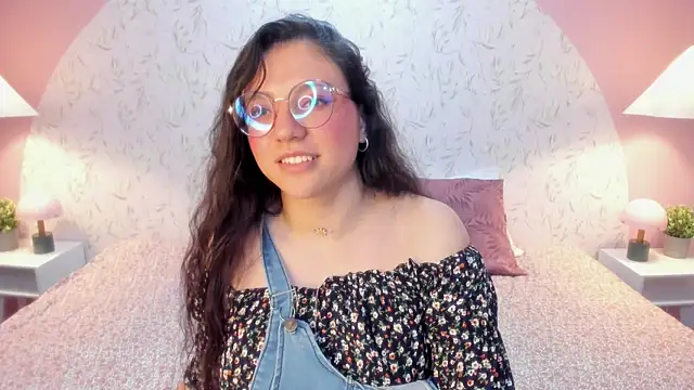 Chat +18 de Angelie_Rosebrm ao vivo