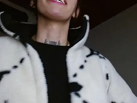 Scarlett_crastrawberry Show in webcam