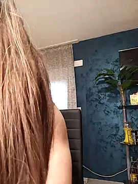 Pertunjukan Kamera Web Badgirl_Maya