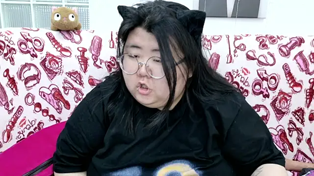 Nadine_asian Chat XXX in diretta