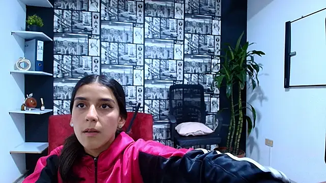 Chat XXX en directo de DanielaMonroe