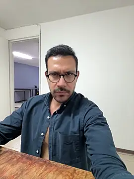 AdrianGarcia89 Show in webcam