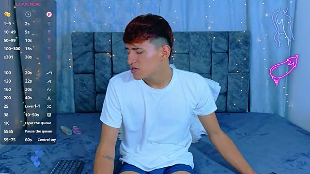 NicolasTorrez: διαδικτυακό σόου στην κάμερα