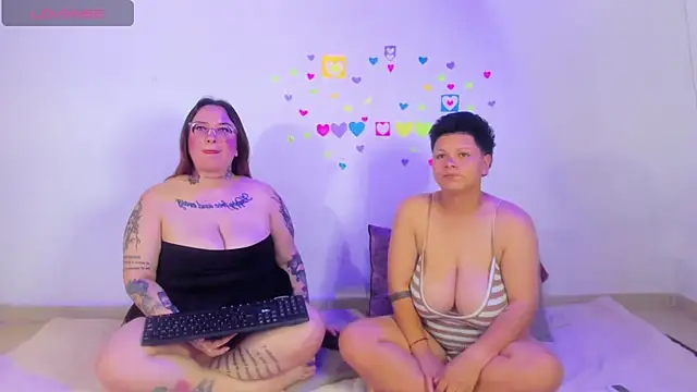 MiaYMolly – Naživo XXX chat