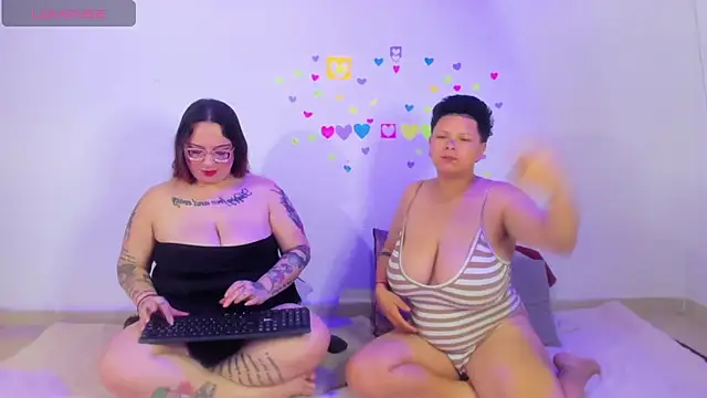 MiaYMolly's Live XXX Chat