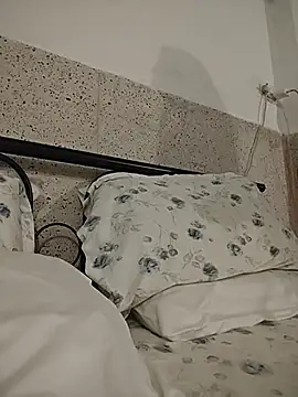 NakedMILFx Adlı Modelin Canlı XXX Sohbeti