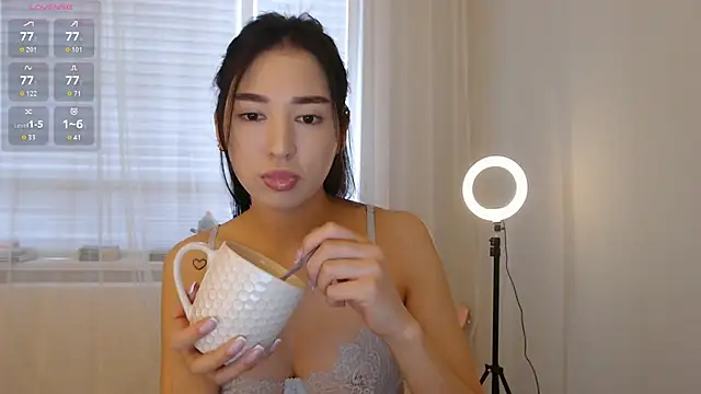 aiyumiprivate – Naživo XXX chat