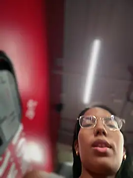 Pokazy przed kamerką – SheenaBrooke