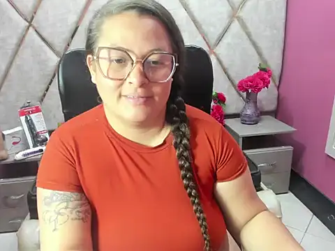 دردشة Sarah_Boobs_ الجنسية المباشرة