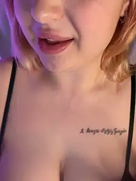 KellyMoorsのライブXXXチャット