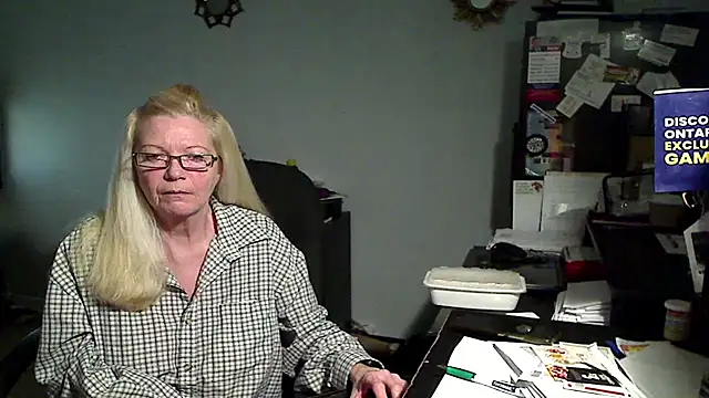 XTRAHORNYONE Chat XXX live