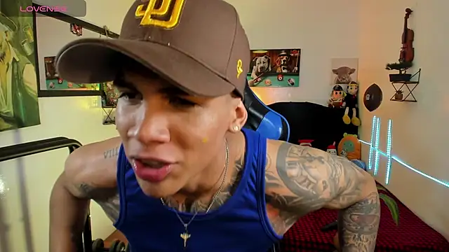 Damian_latinxxx Show in webcam