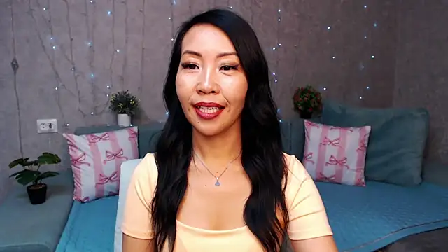 LiaPak Live XXX Chat