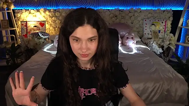 BabyFlowerr Adlı Modelin Canlı XXX Sohbeti