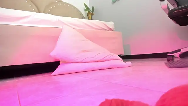 Miia_Thompsonn's Live XXX Chat