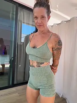 Show Webcam de mommyselenafit_