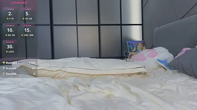 MiraJuicyJune's Live XXX Chat