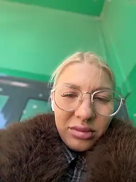 NewLale: απευθείας συνομιλία ΧΧΧ