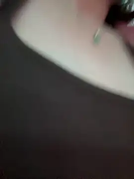 Show modela Emily-Nguyen na web-kameri