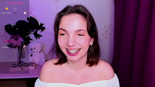 Czat XXX na żywo – KindHazelHere_