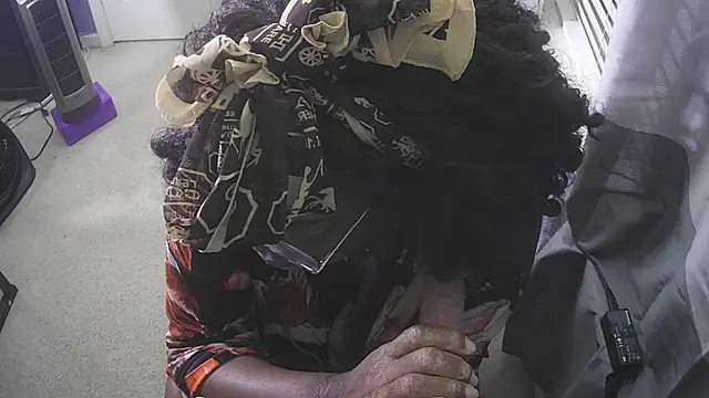 Pertunjukan Kamera Web UriUniverse69