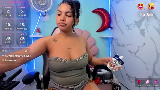 Chat +18 de valeria_martinez19 ao vivo