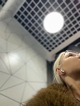 NewLalen Webbikameraesitys