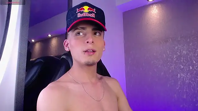 MateoMitchell élő XXX-chatje