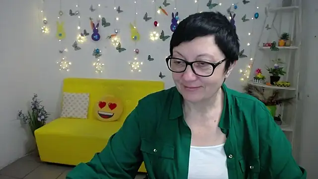 EmilyL0ve's Webcam Show