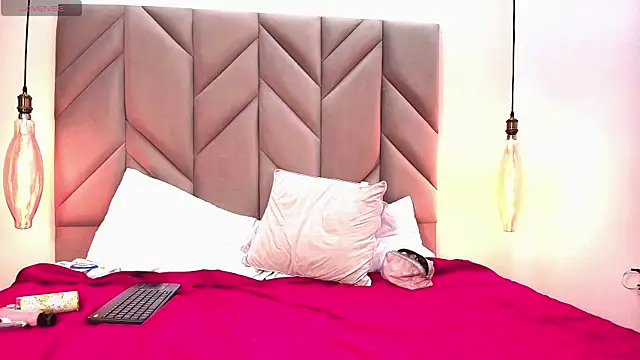 Chatroom XXX en direct de SabrinaVantress