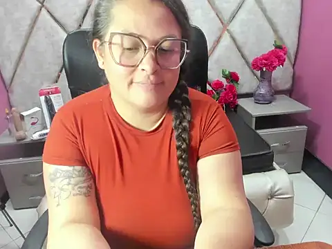 Chatroom XXX en direct de Sarah_Boobs_