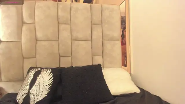 Oliviaa_Evans 在線直播表演