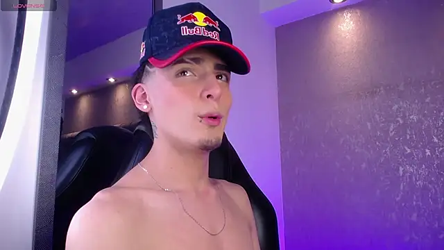 MateoMitchell élő XXX-chatje