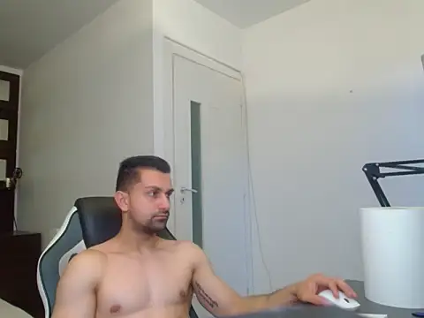 BryceReign élő XXX-chatje