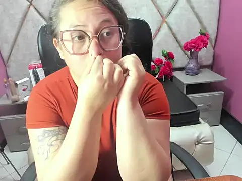 دردشة Sarah_Boobs_ الجنسية المباشرة