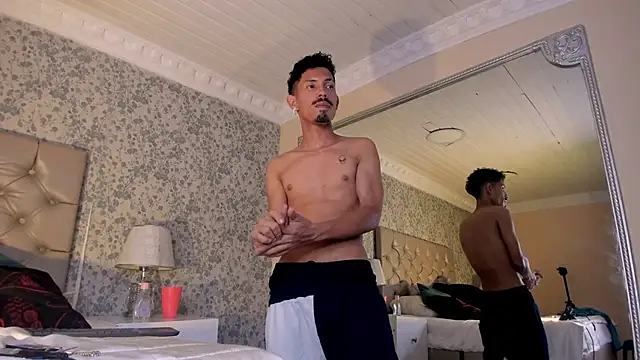 NoaahTylor webcam show