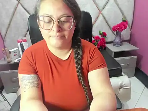 Chatroom XXX en direct de Sarah_Boobs_