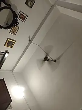 NakedMILFx 现场XXX聊天