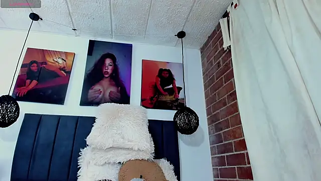 kyliejenner_hot's Live XXX Chat