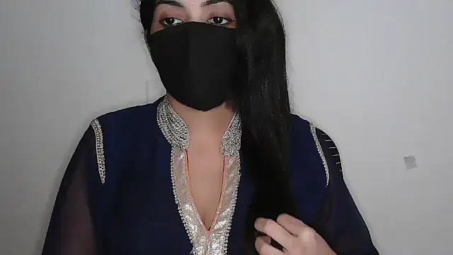 Pertunjukan Kamera Web Reddy_Trisha