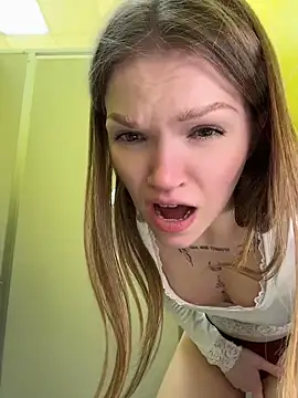 StreetSquirtn Live XXX chat