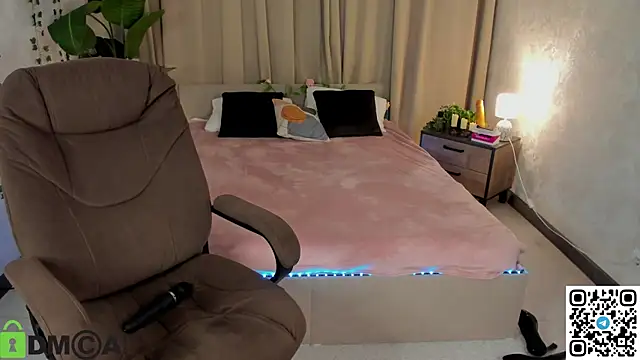 Monika_Martinezz: онлайн-секс-чат