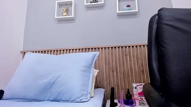 Chat +18 de SalommeeT ao vivo