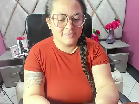 Sarah_Boobs_ Chat XXX in diretta